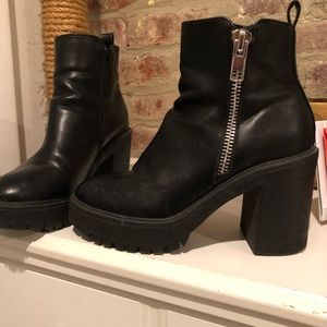 Steve Madden black chunky heels